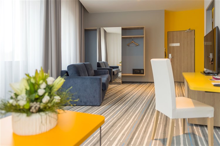HOTEL PARK INN  SÁRVÁR Autobusovou dopravou