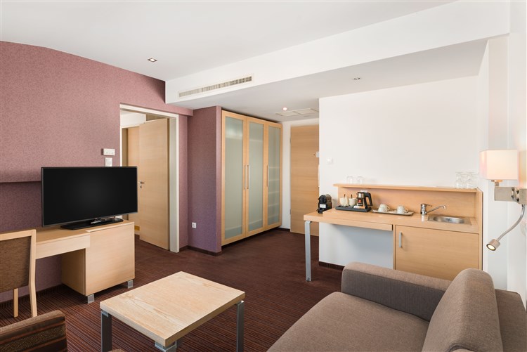 HOTEL PARK INN  SÁRVÁR Autobusovou dopravou