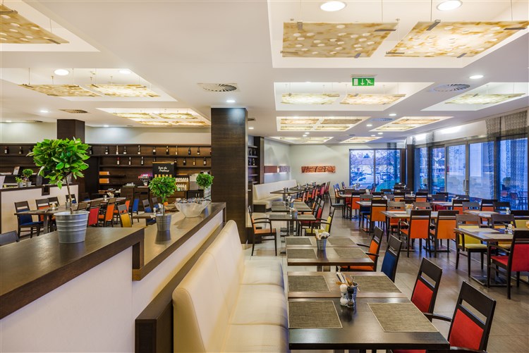 HOTEL PARK INN  SÁRVÁR Autobusovou dopravou