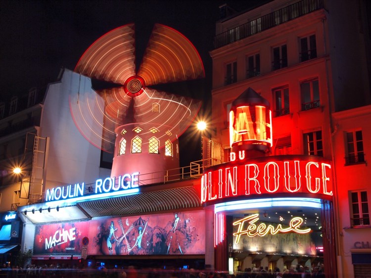 Moulin Rouge | Paříž, dáma na Seině