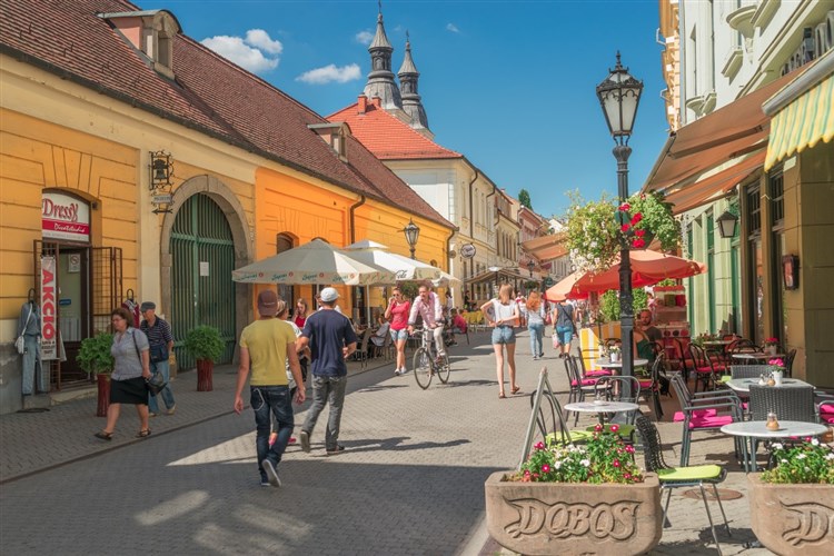 Eger | HOTEL FLORA Autobusovou dopravou
