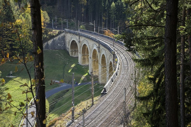 Semmering | Lodí po Dunaji a horským vlakem do Alp