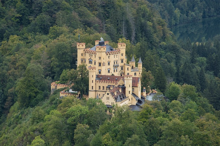 Zámek Hohenschwangau | Pohádkový Neuschwanstein v Algavských Alpách