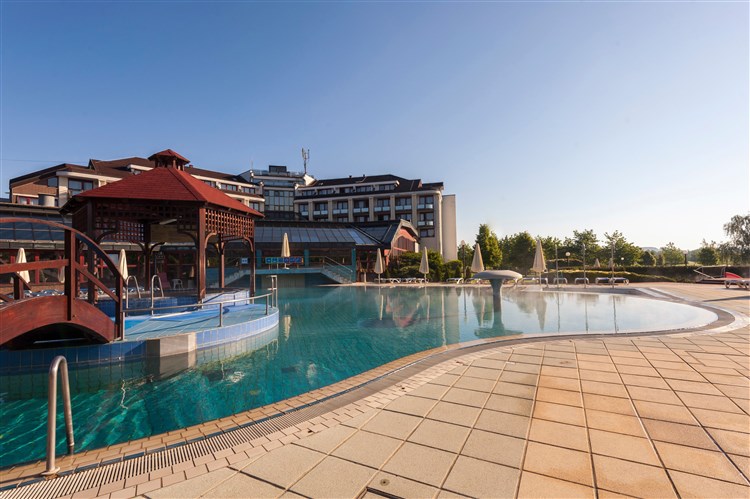 Venkovní bazén | HOTEL AJDA Autobusovou dopravou