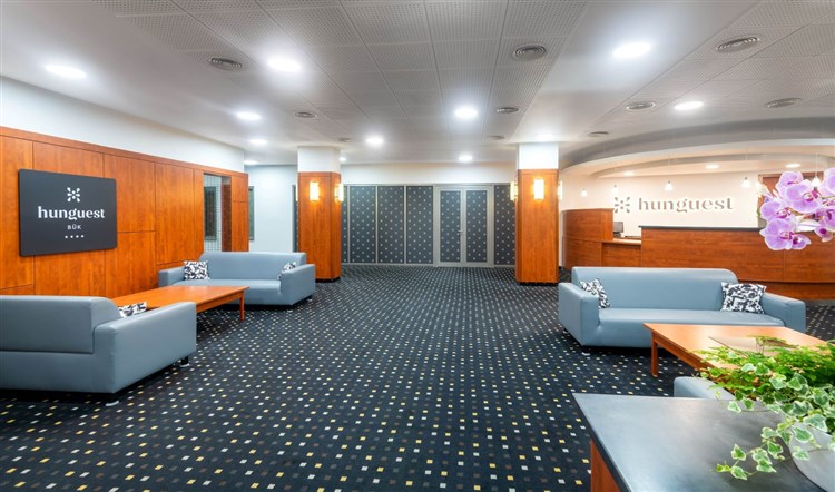 Recepce | HUNGUEST HOTEL BÜK - ZÁPADNÍ KŘÍDLO Autobusovou dopravou