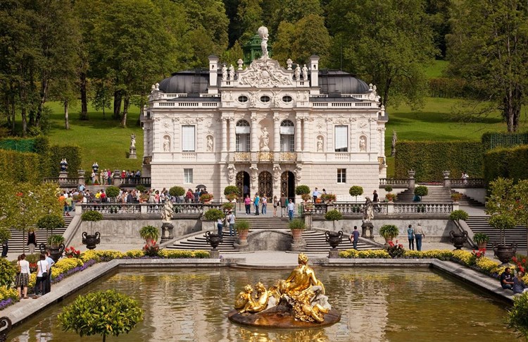 Zámek Linderhof | Pohádkový Neuschwanstein v Algavských Alpách