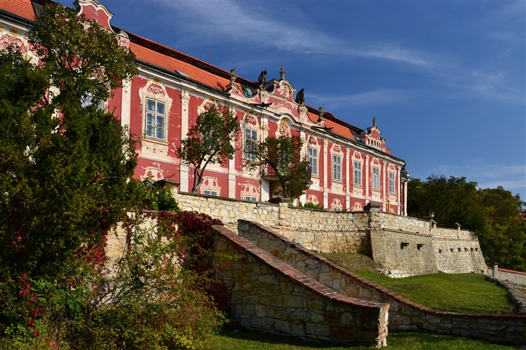 Zámek Stekník | Za pivem a historií na Žatecko (UNESCO)