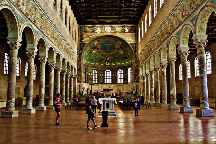 Ravena - bazilika di Sant Apollinare | Italská kráska Umbrie a pobřeží Jaderského moře