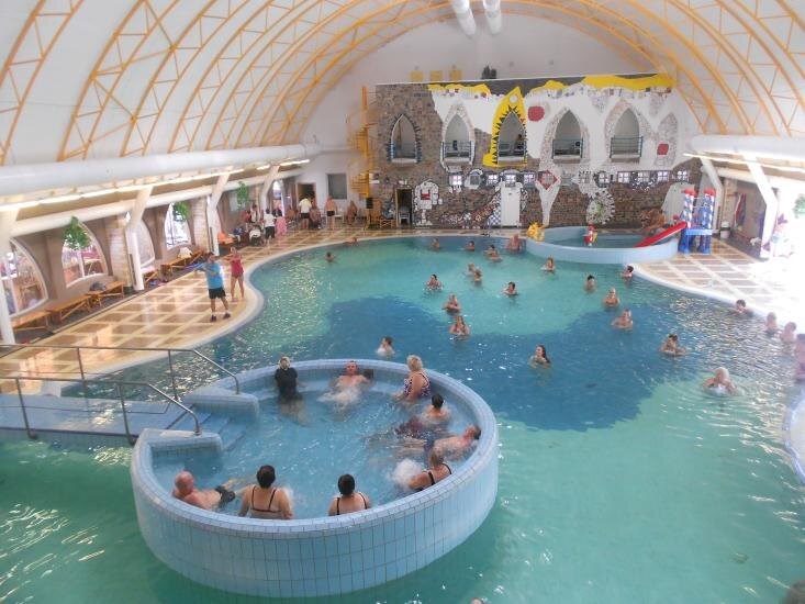Velký Meder - perličkový sedací bazén | Bratislava, Budapešť a relax v termálech
