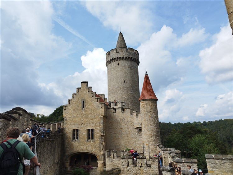 Kokořín a skalní město Pokličky