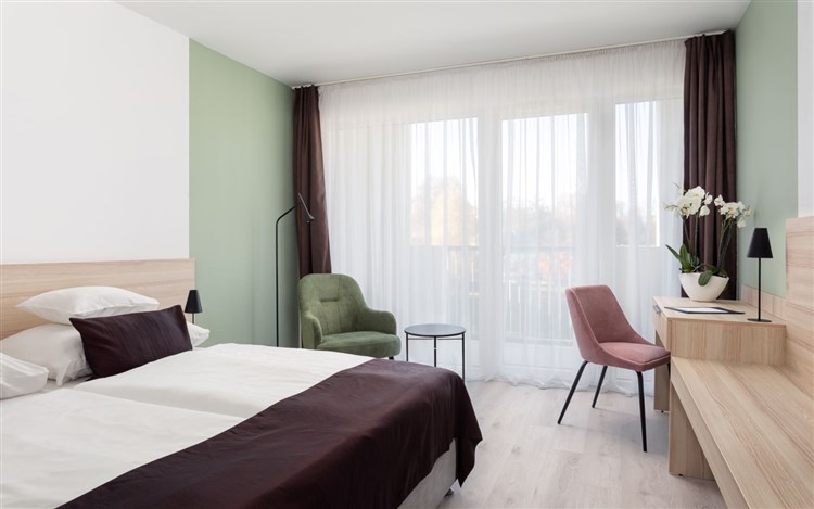 HOTEL FLORA Autobusovou dopravou