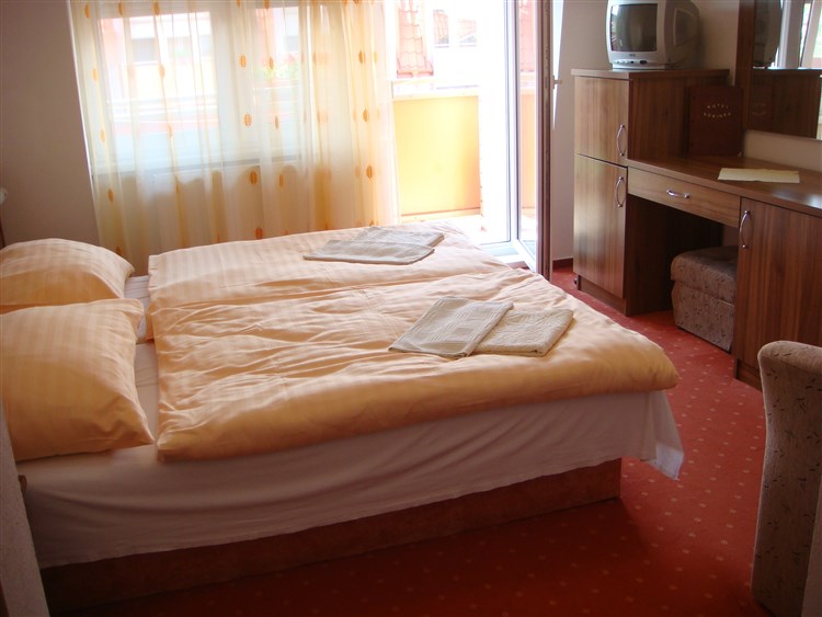 HOTEL BORINKA  Autobusovou dopravou