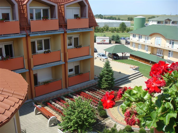 HOTEL BORINKA  Autobusovou dopravou